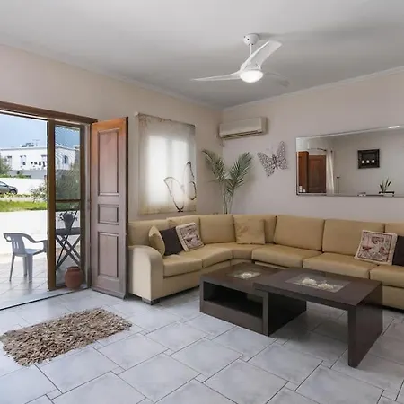 House * Triovasálos